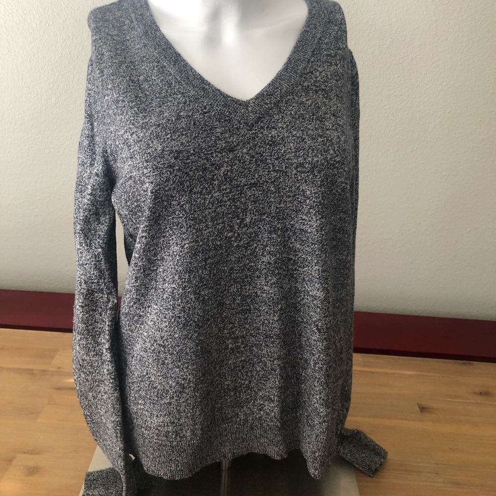 Rag & Bone - V neck Sweater - Medium
